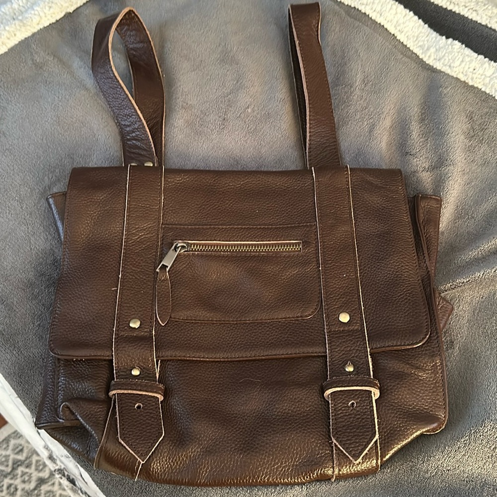 Vere Verto messenger bag.